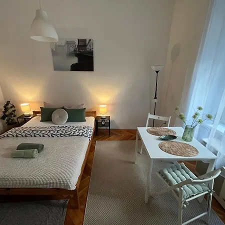 Feel Like - Cozy Downtwon Studio For 2 Apartment Budapest